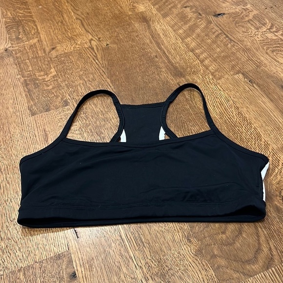 GapFit Women’s Sports Bra Black and White Size Extra Large - Picture 1 of 3